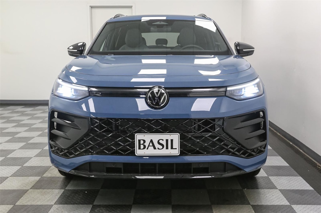 New 2025 Volkswagen Tiguan SE R-Line Black 4MOTION