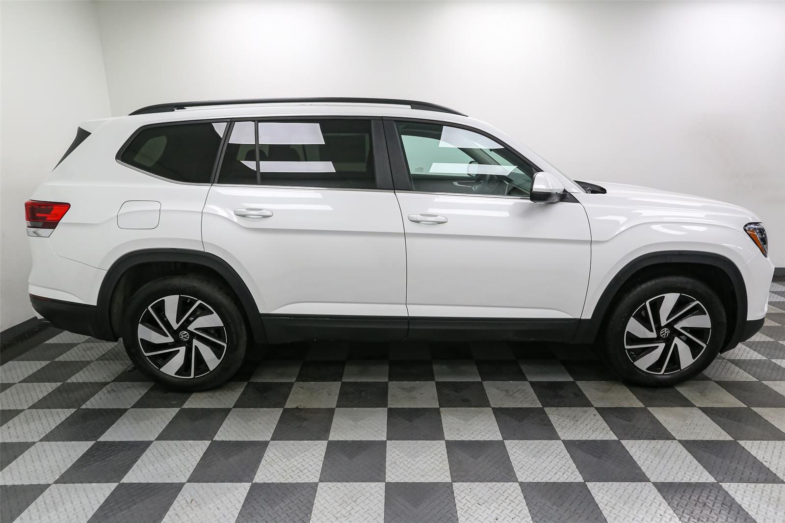 2026 Volkswagen Atlas SE w/Tech - Photo 7