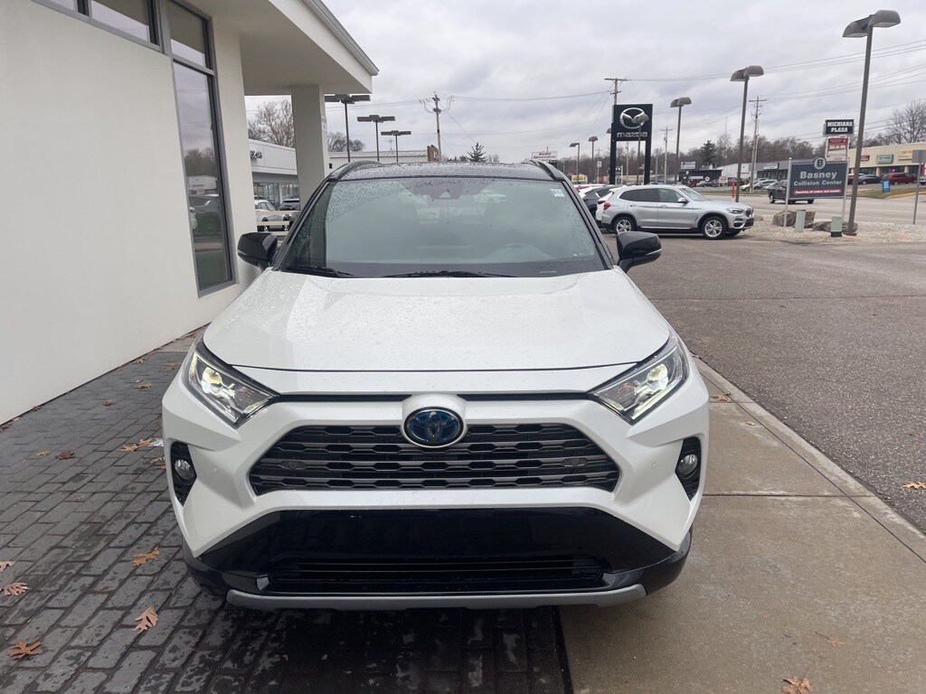 2020 Toyota RAV4 Hybrid XSE photo 2