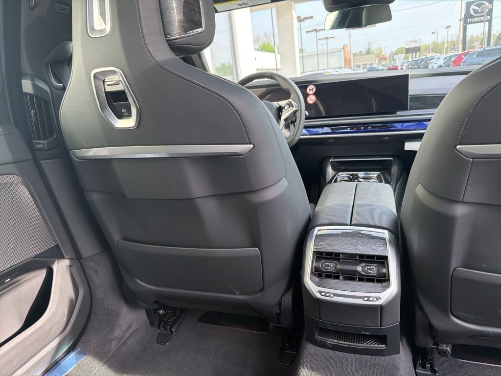 2026 BMW i7 60 - Photo 21