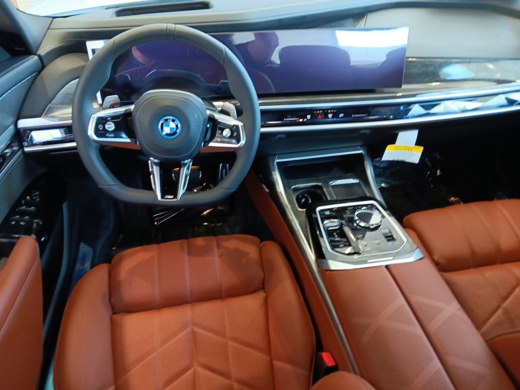 2026 BMW 7 Series 750e - Photo 13