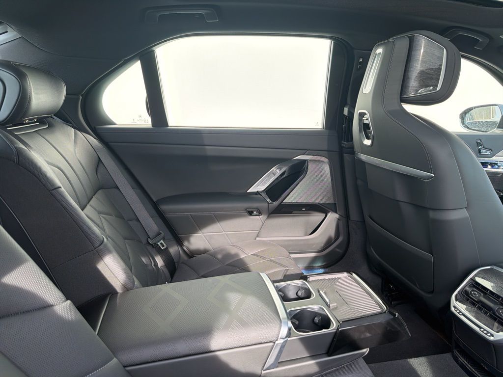 2026 BMW i7 60 - Photo 17