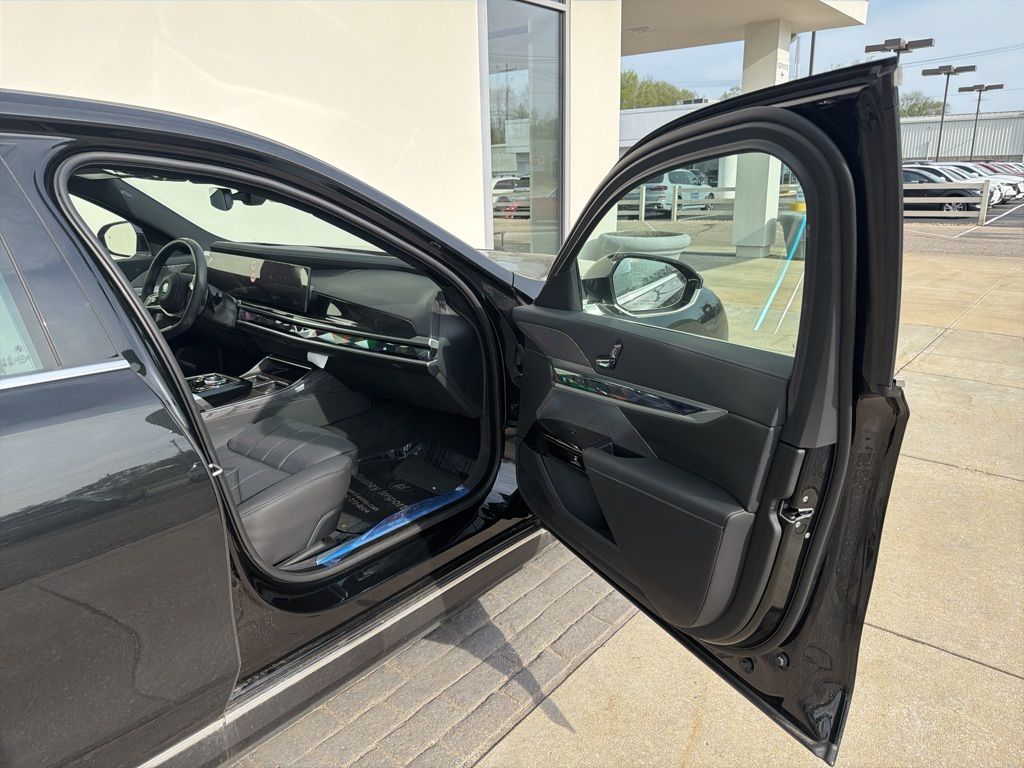 2026 BMW i7 60 - Photo 24