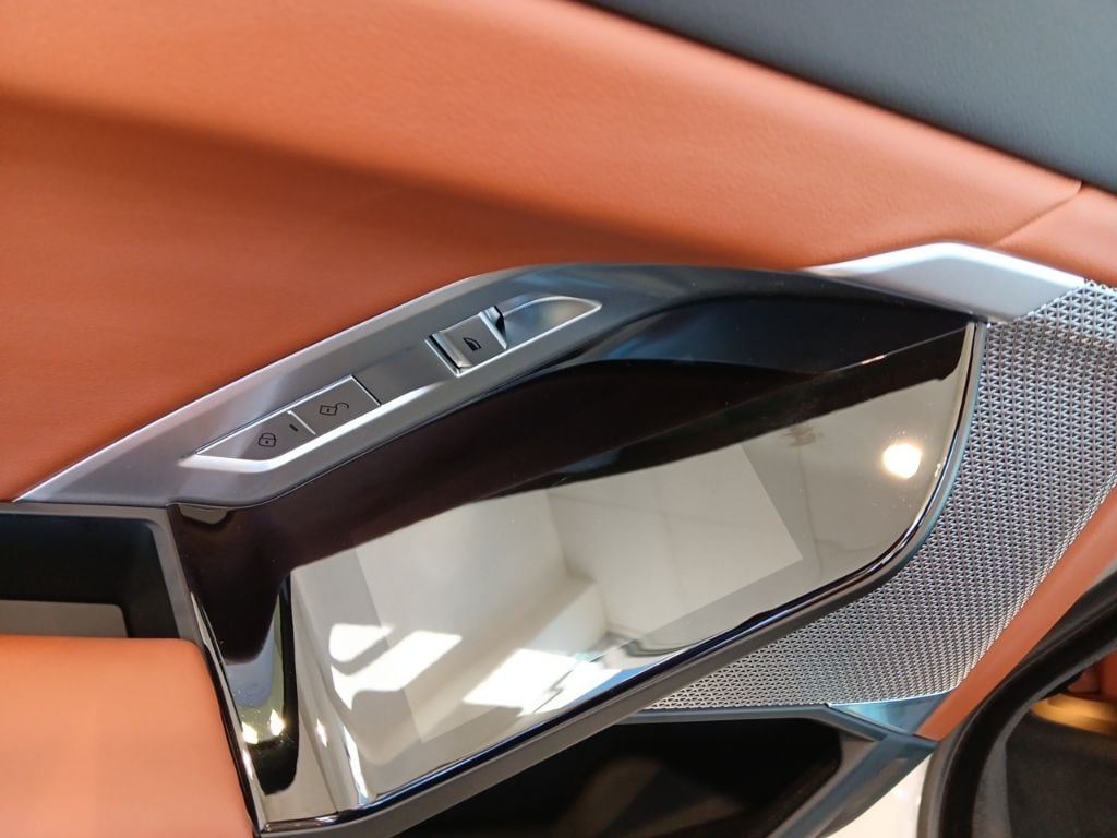 2026 BMW 7 Series 750e - Photo 9