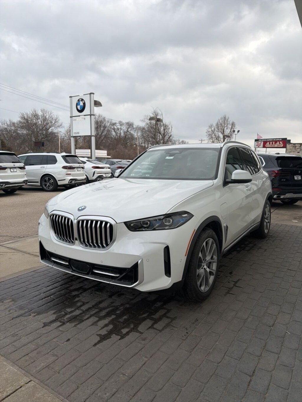 New 2026 BMW X5 PHEV xDrive50e SUV
