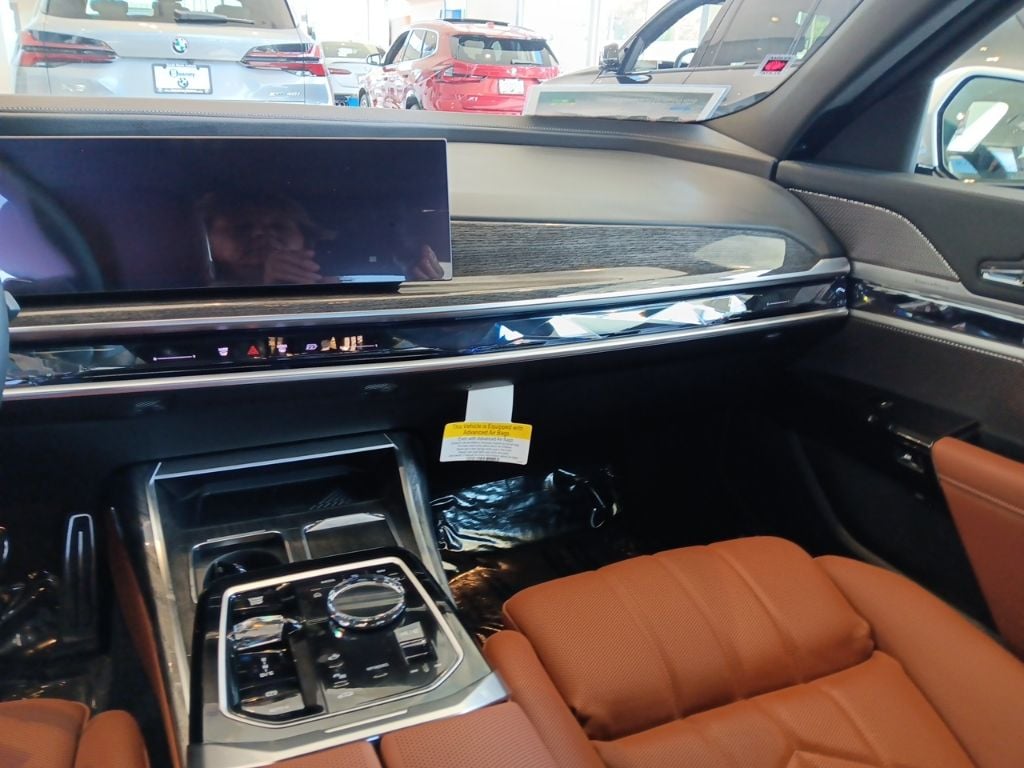 2026 BMW 7 Series 750e - Photo 12