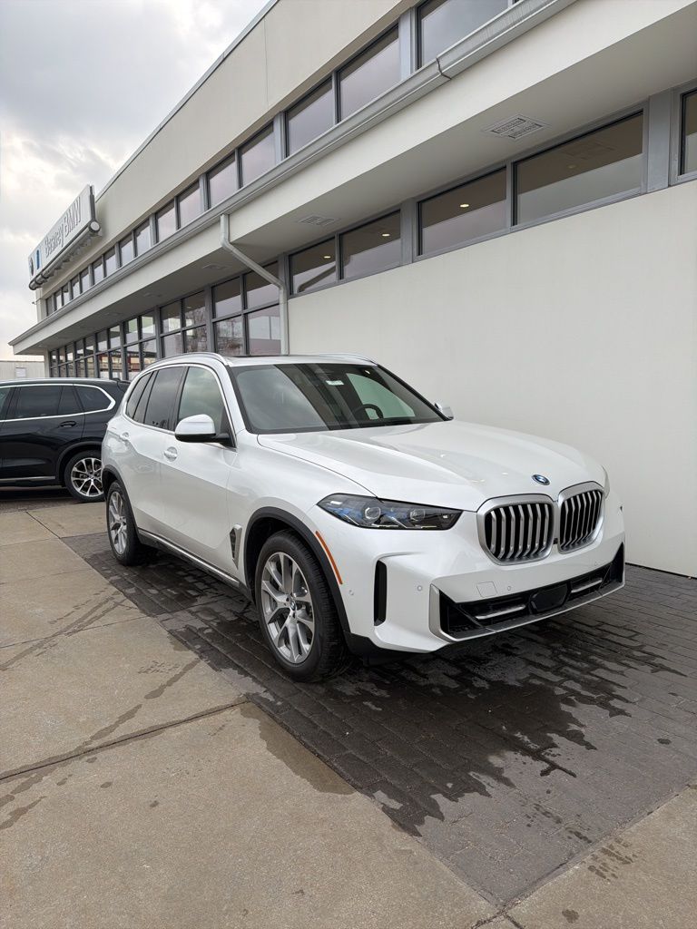 2026 BMW X5 xDrive50e's photo