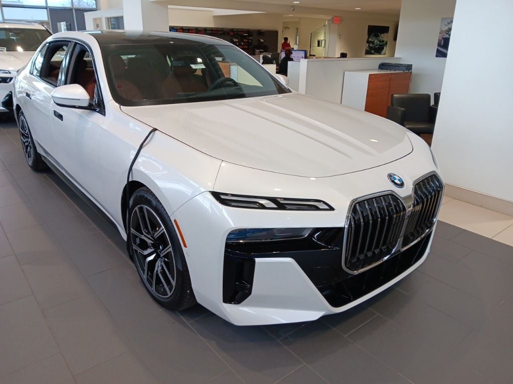2026 BMW 7 Series 750e - Photo 19