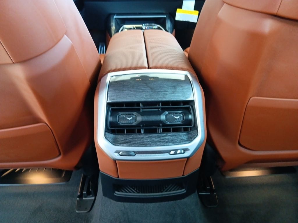 2026 BMW 7 Series 750e - Photo 10