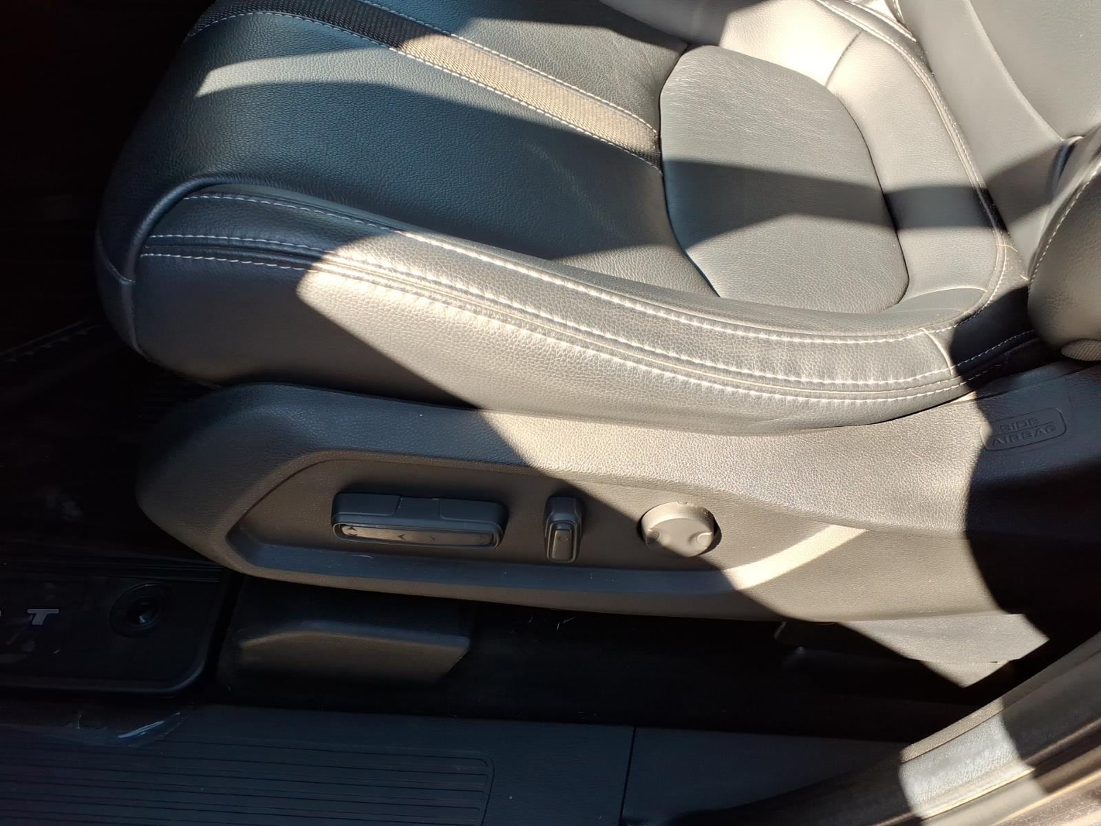 2025 Honda Pilot EX-L - Photo 14