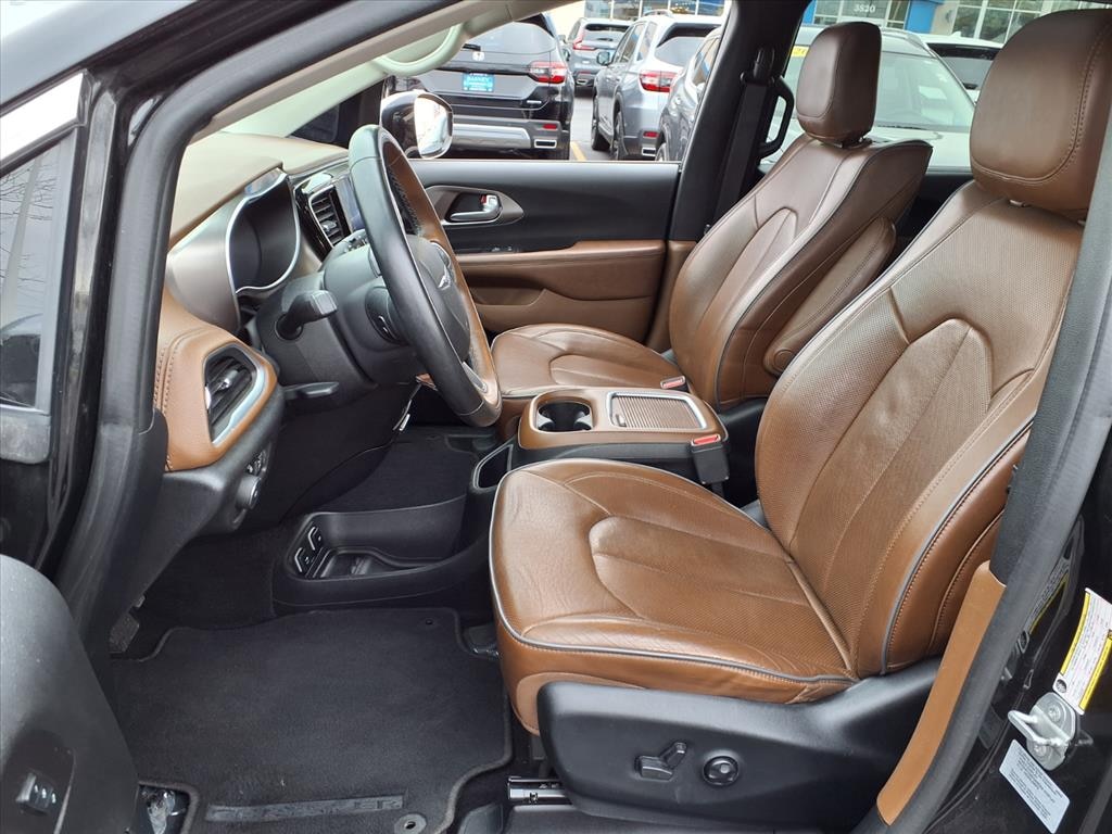 Used 2017 Chrysler Pacifica Limited Van