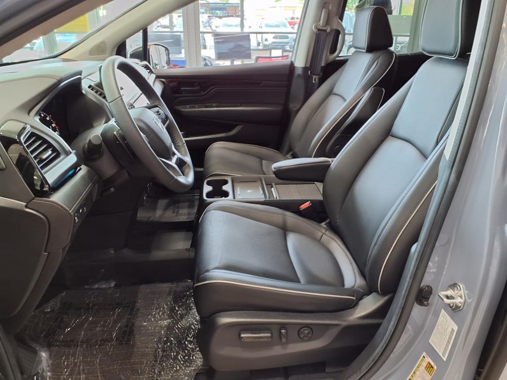 2025 Honda Odyssey Touring photo 4