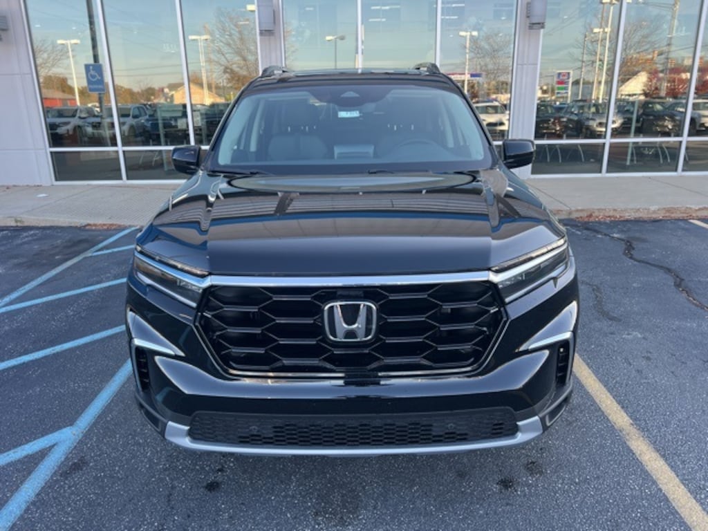 New 2025 Honda Pilot Touring SUV