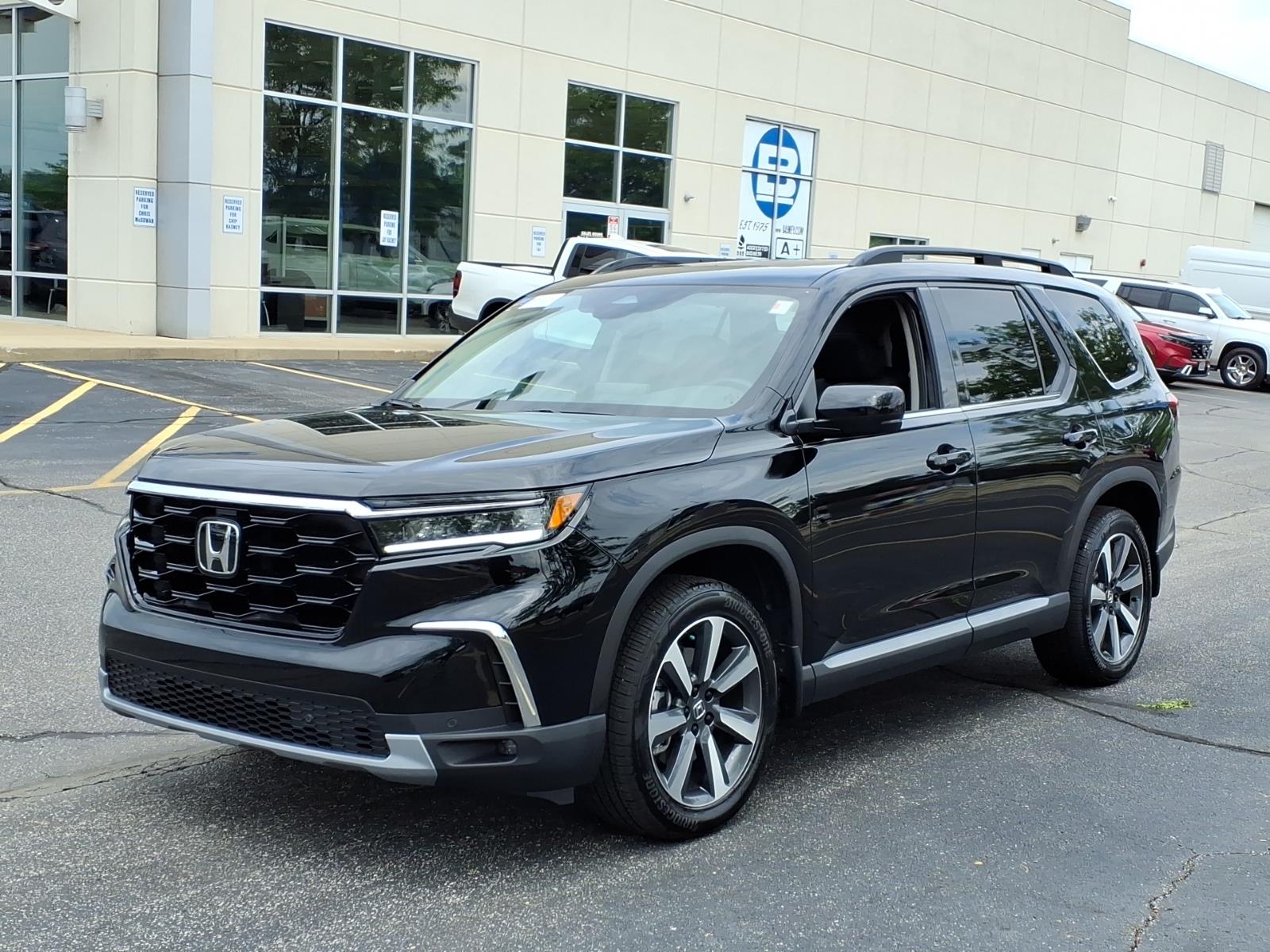 2025 Honda Pilot Touring AWD's photo