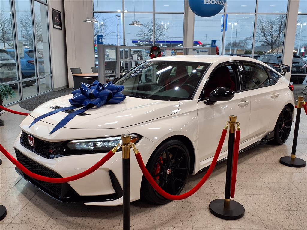 2024 Honda Civic Hatchback Type-R's photo