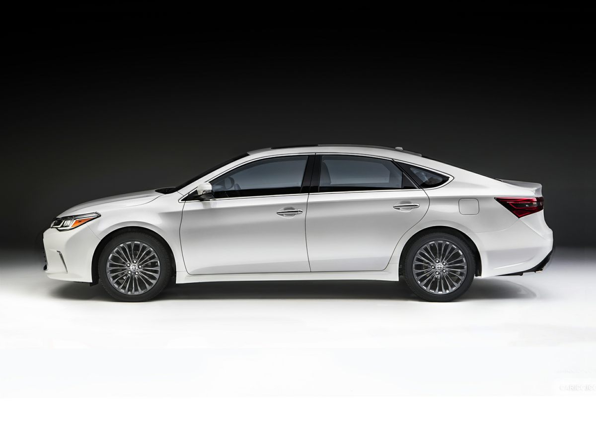 2017 Toyota Avalon XLE's photo