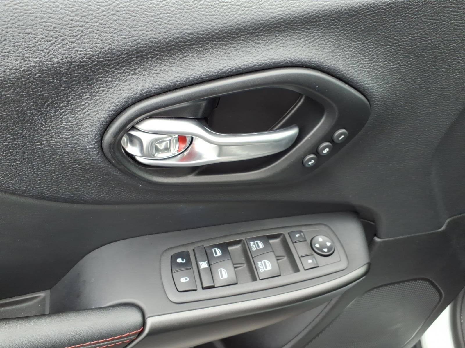 2022 Jeep Cherokee Trailhawk - Photo 12