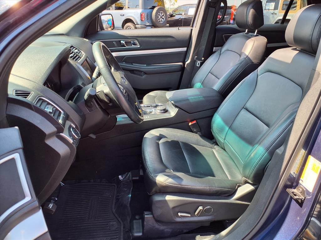 2016 Ford Explorer XLT photo 3