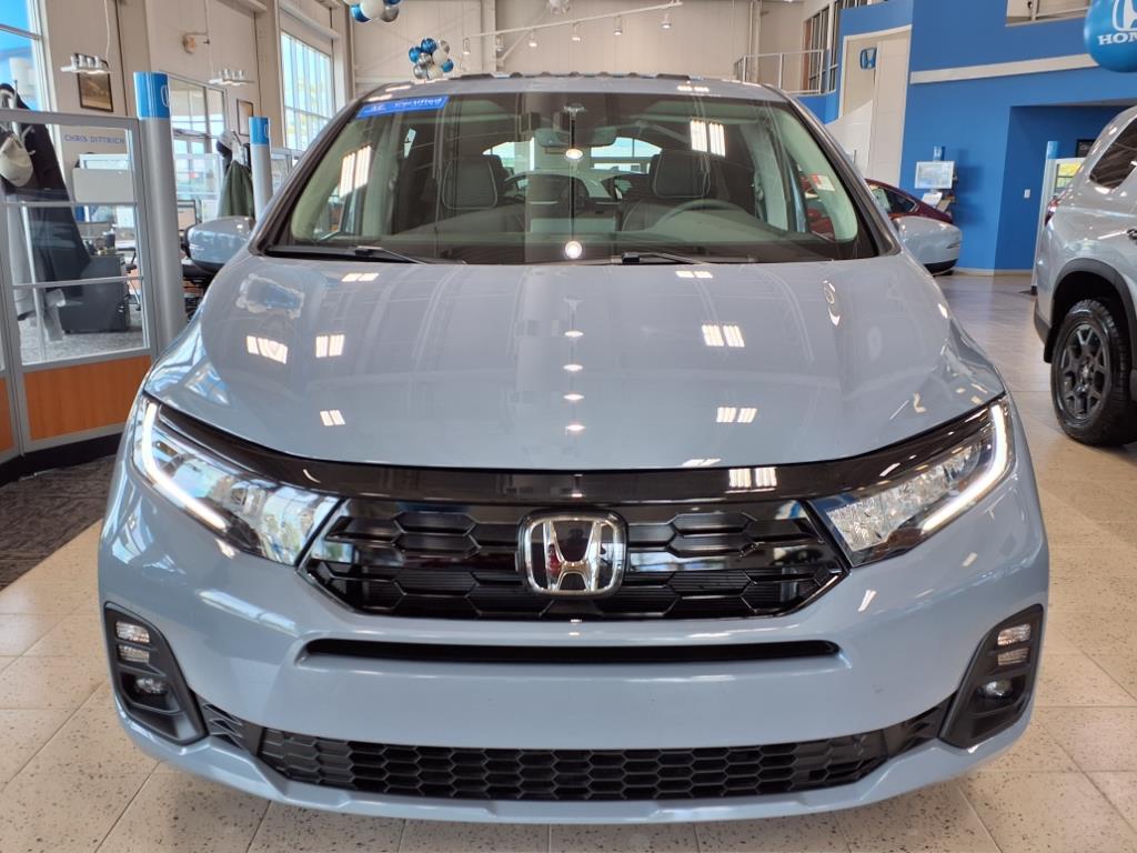 2025 Honda Odyssey Touring photo 2