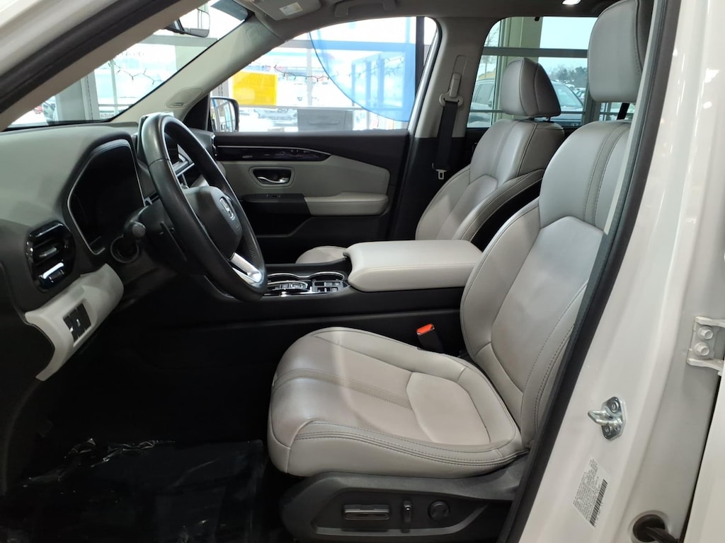 Certified 2025 Honda Pilot Touring SUV