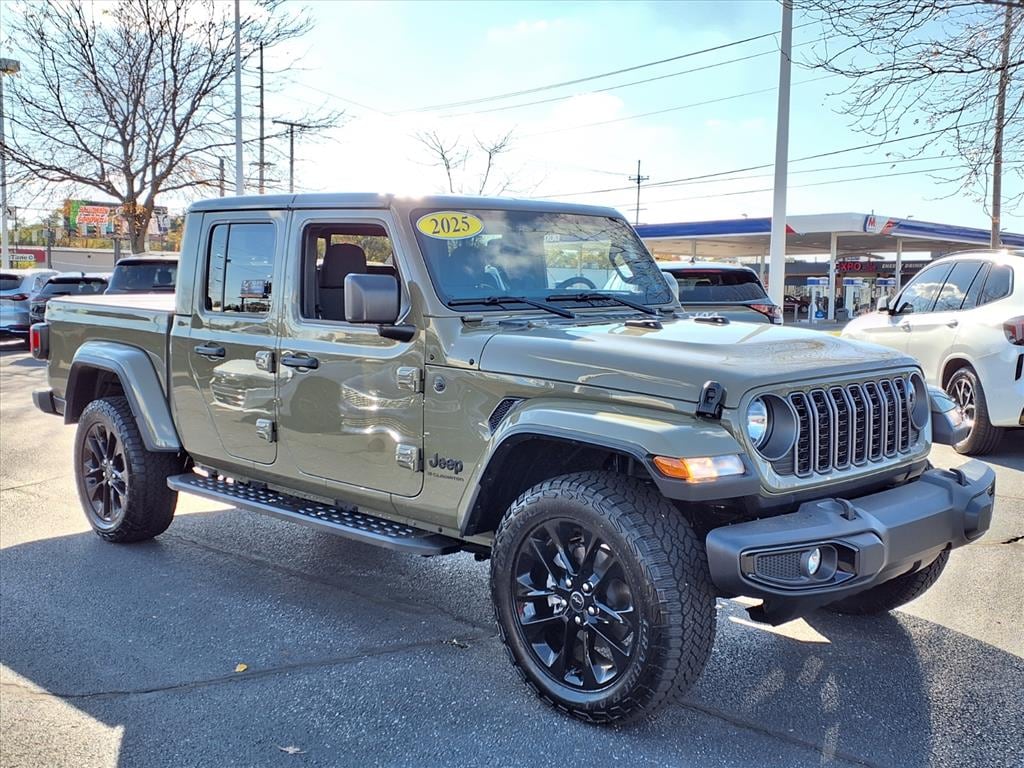 Used 2025 Jeep Gladiator Sport Truck Crew Cab