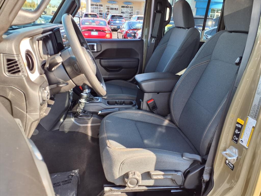 Used 2025 Jeep Gladiator Sport Truck Crew Cab