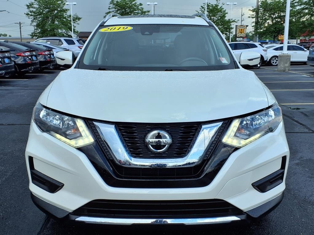 Used 2019 Nissan Rogue SV with VIN JN8AT2MV8KW395708 for sale in Mishawaka, IN