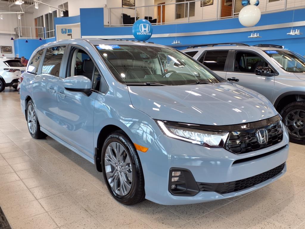 2025 Honda Odyssey Touring photo 3