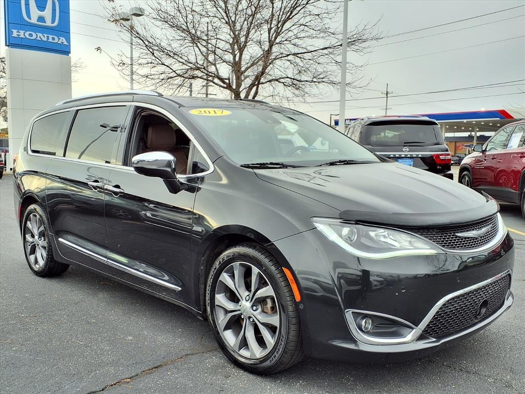 Used 2017 Chrysler Pacifica Limited Van