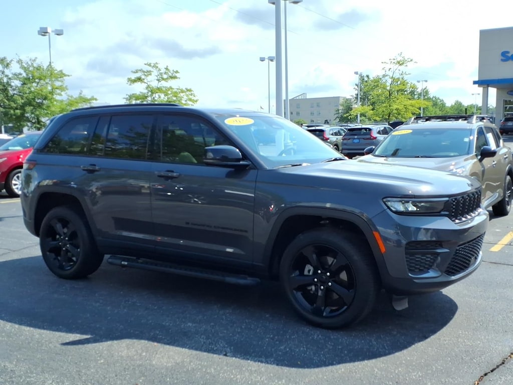 Used 2023 Jeep Grand Cherokee Laredo SUV