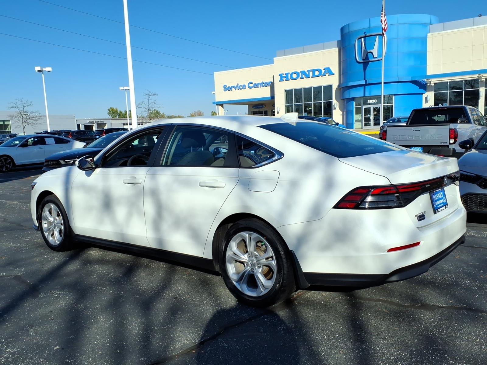 2023 Honda Accord LX - Photo 6