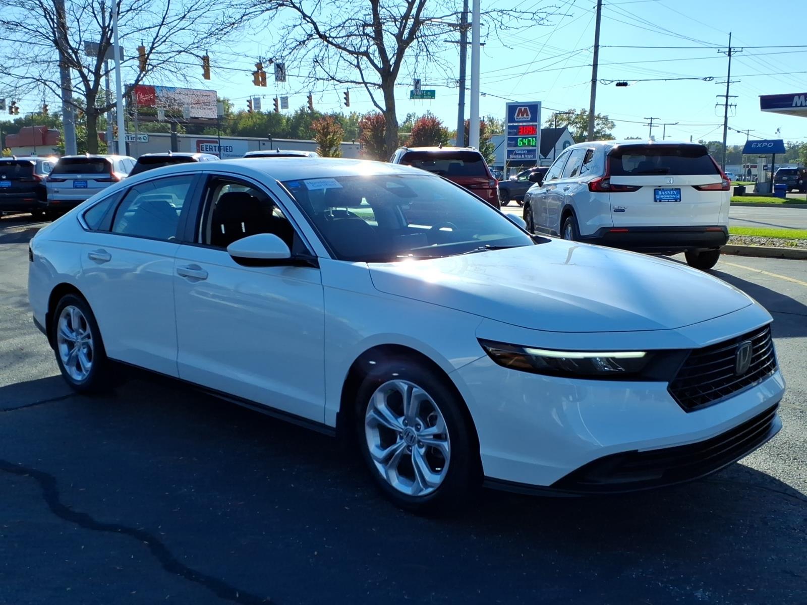 2023 Honda Accord LX - Photo 3