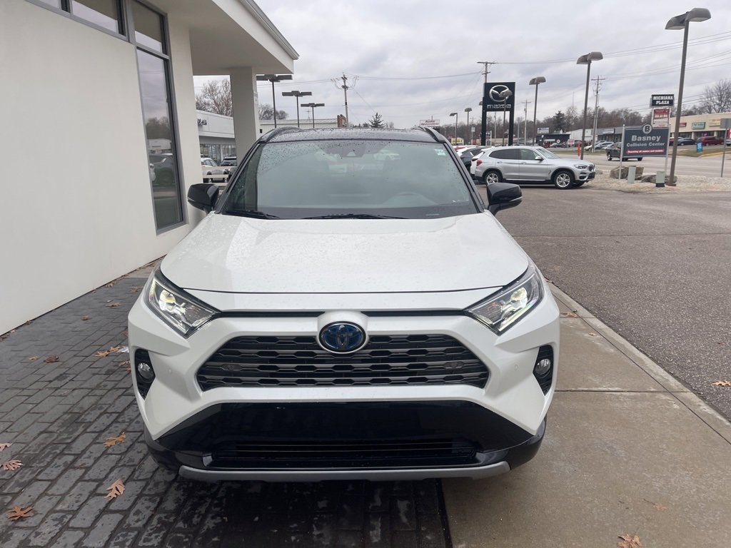 2020 Toyota RAV4 Hybrid XSE photo 2