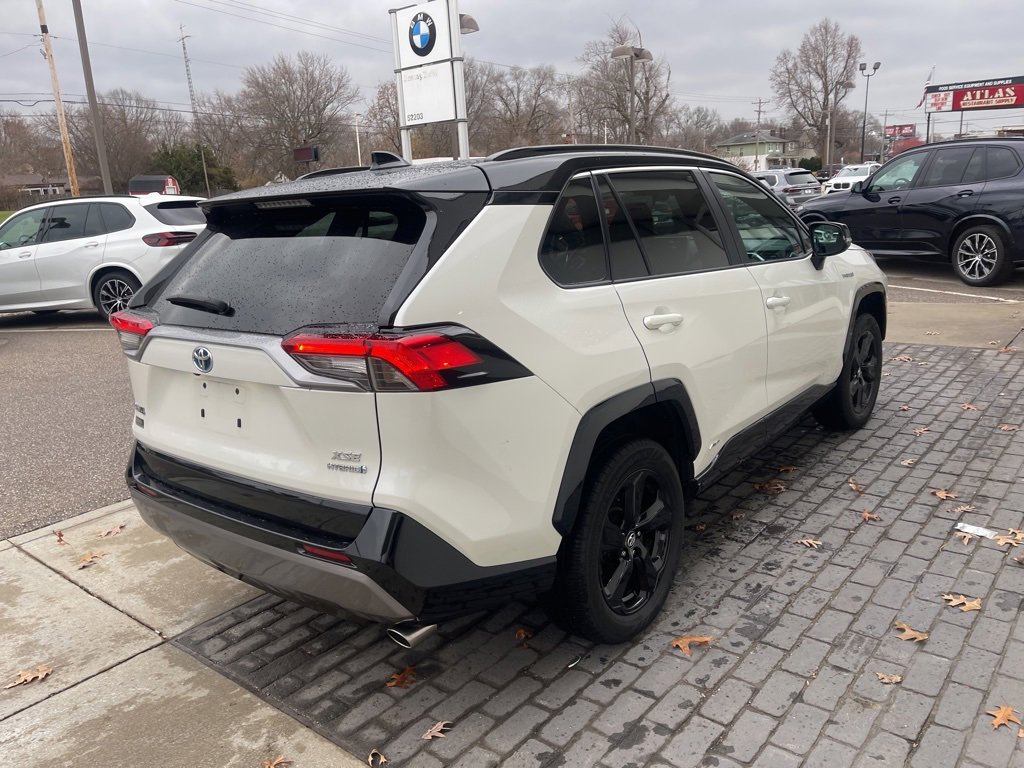 2020 Toyota RAV4 Hybrid XSE photo 4