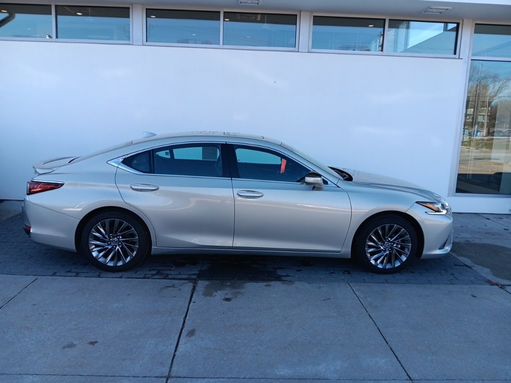 Used 2024 Lexus ES 300h Ultra Luxury Sedan