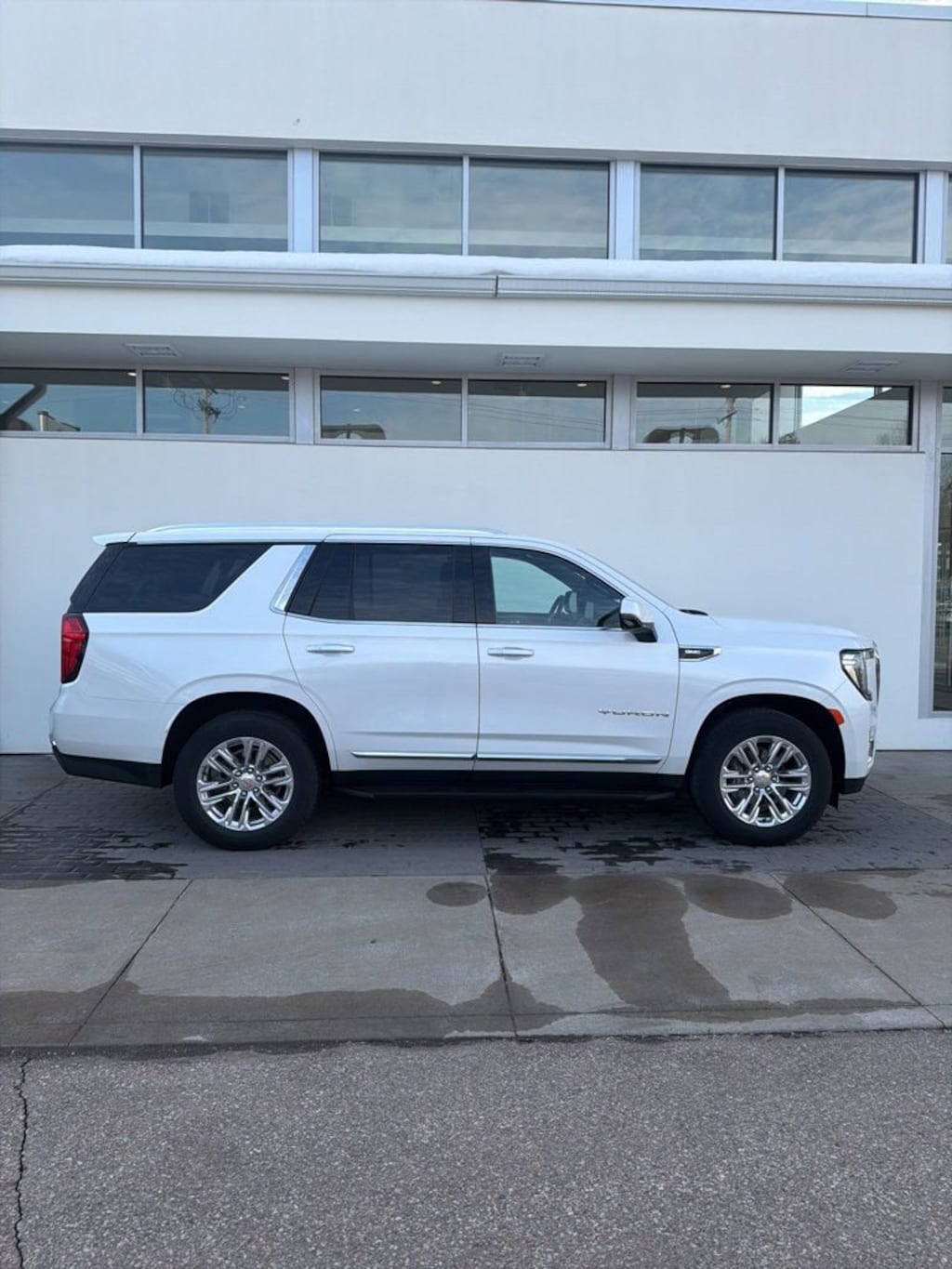 Used 2023 GMC Yukon SLT SUV