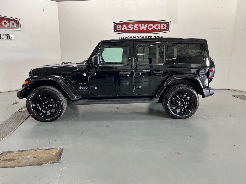 2023 Jeep Wrangler Sahara 4xe photo 2