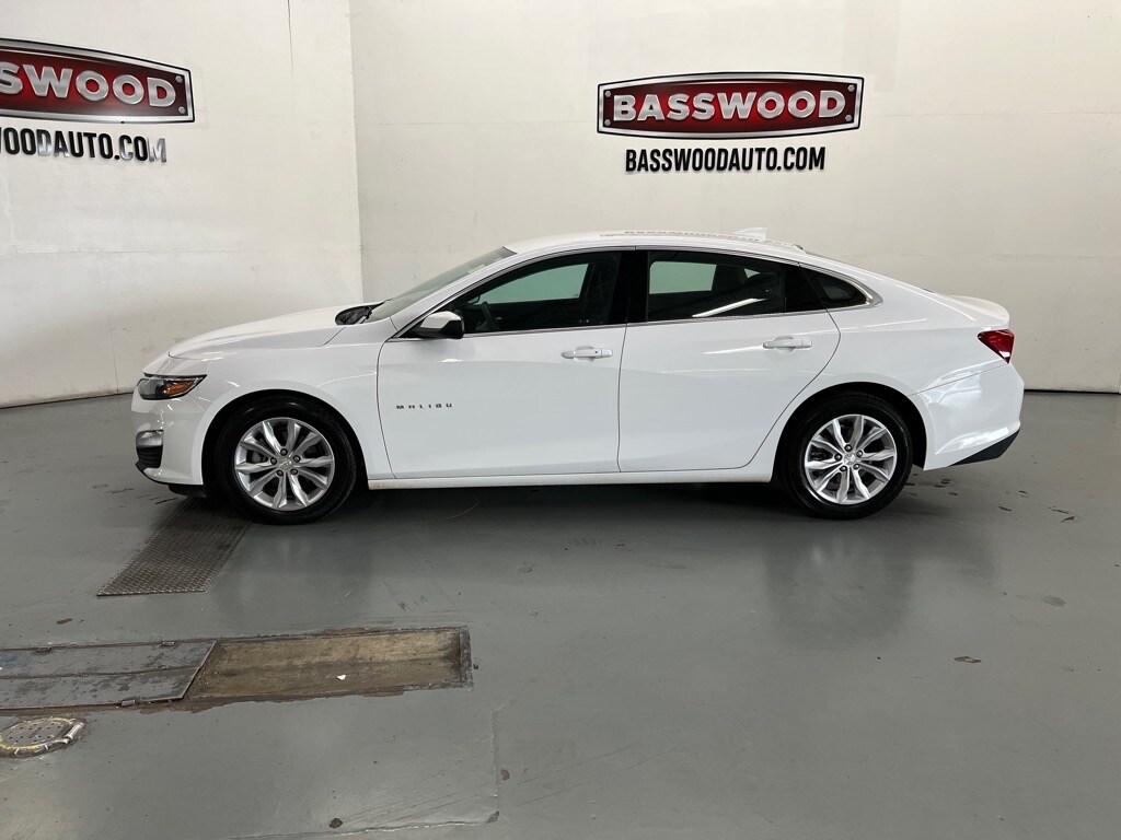 2023 Chevrolet Malibu 1LT photo 2