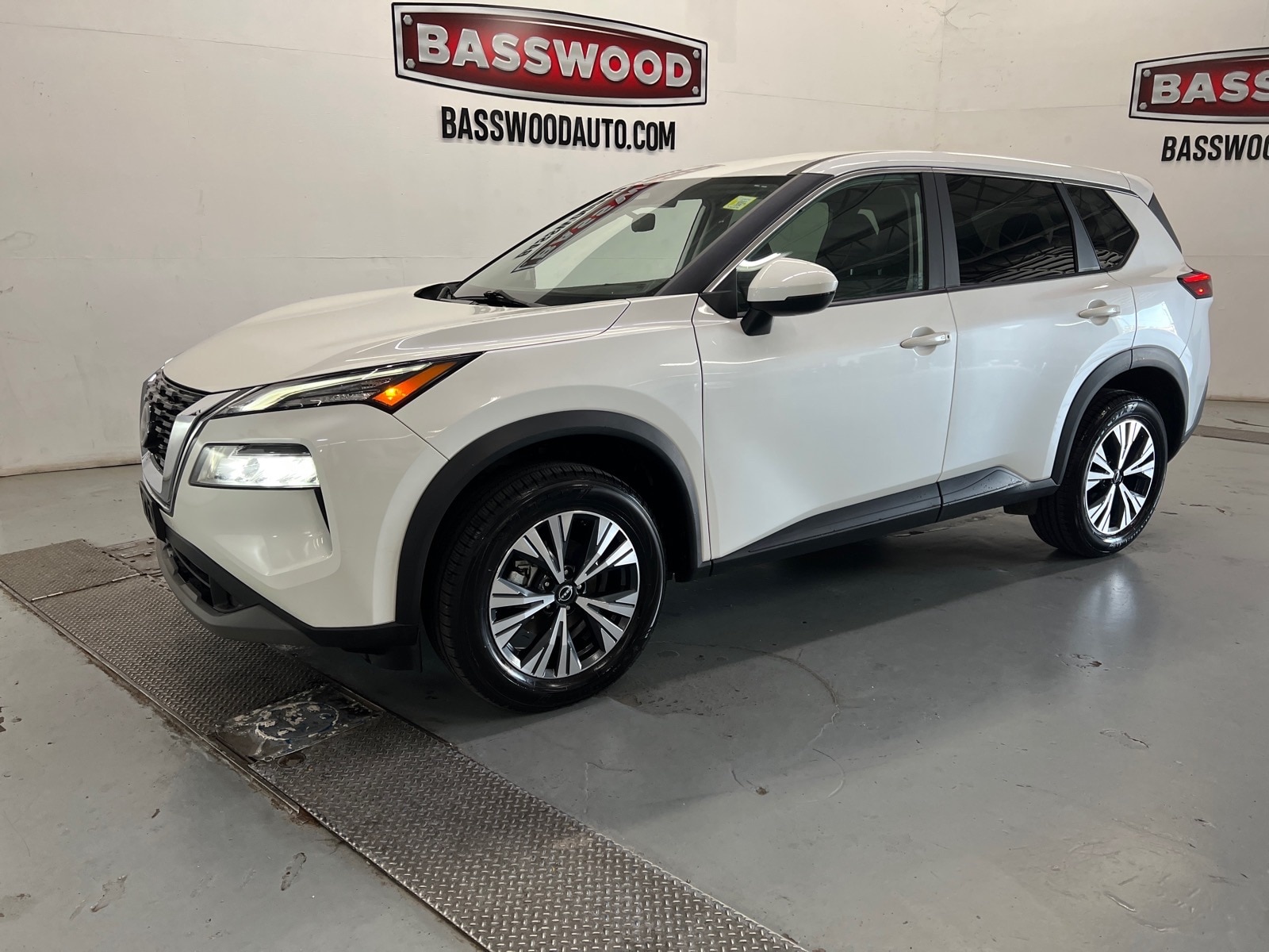 2022 Nissan Rogue SV FWD's photo