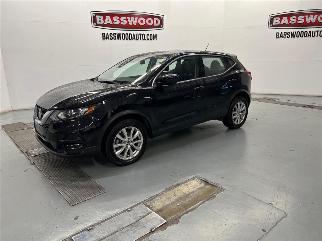 2022 Nissan Rogue Sport S's photo