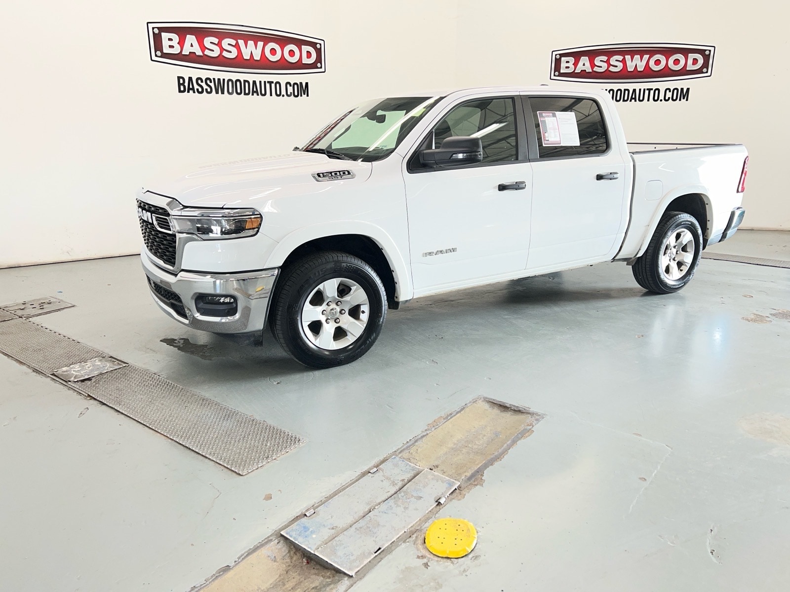 2025 RAM 1500 Big Horn/Lone Star 4x4 Crew Cab 5'7's photo
