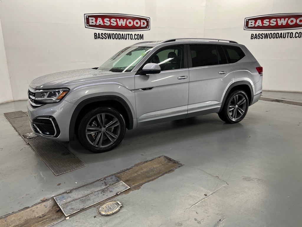 2022 Volkswagen Atlas SEL R-Line's photo