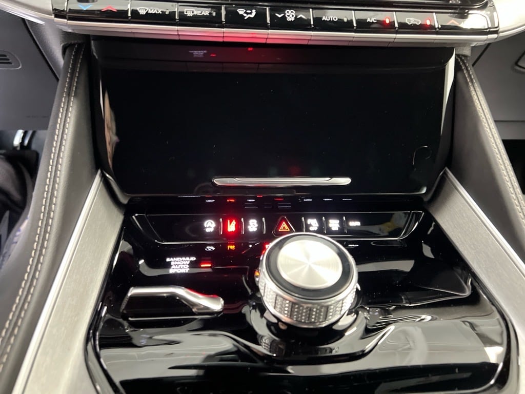 2025 Jeep Wagoneer Series II - Photo 8