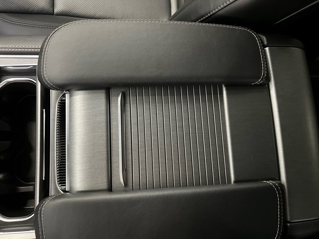 2025 Jeep Wagoneer Series II - Photo 11