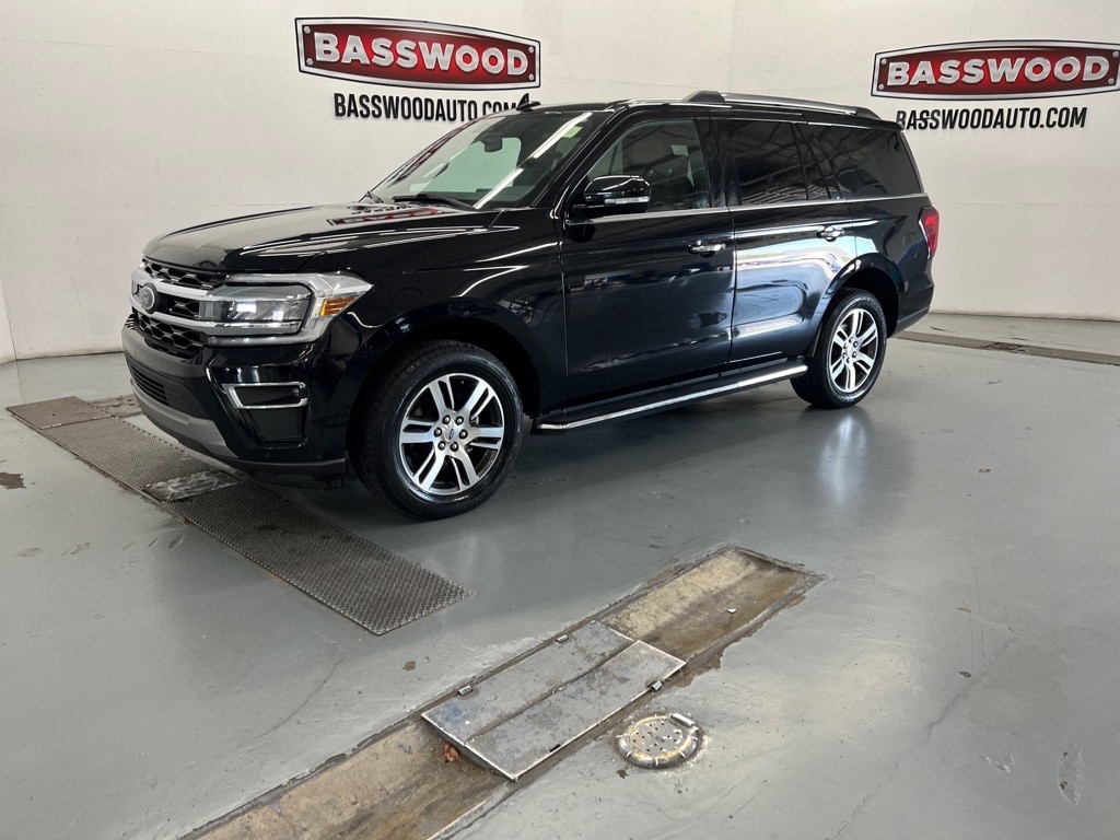 2023 Ford Expedition Limited's photo