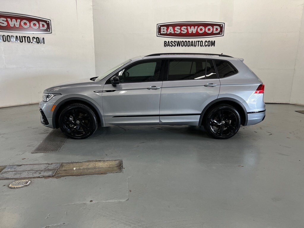 2023 Volkswagen Tiguan SE R-Line Black photo 2