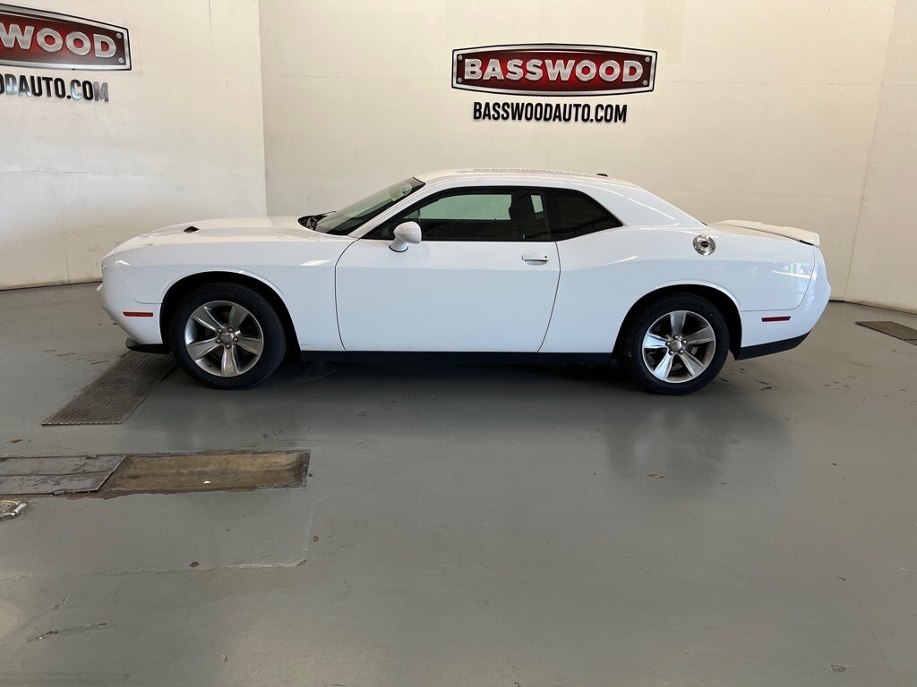 2020 Dodge Challenger SXT photo 2
