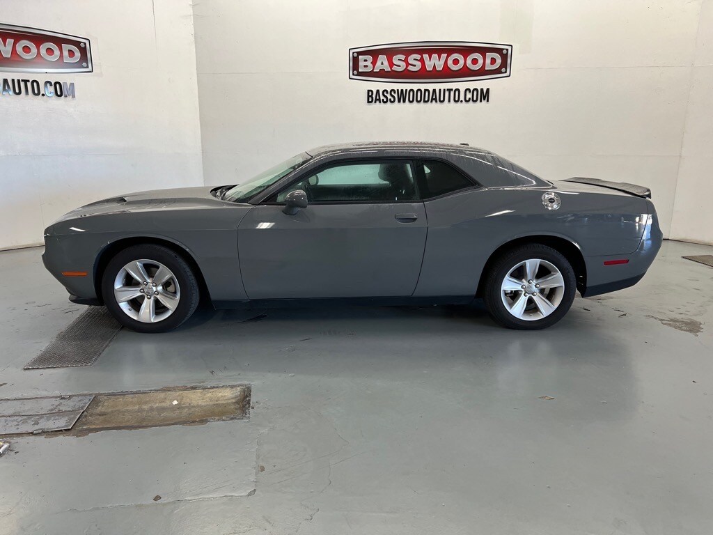 2023 Dodge Challenger SXT photo 2