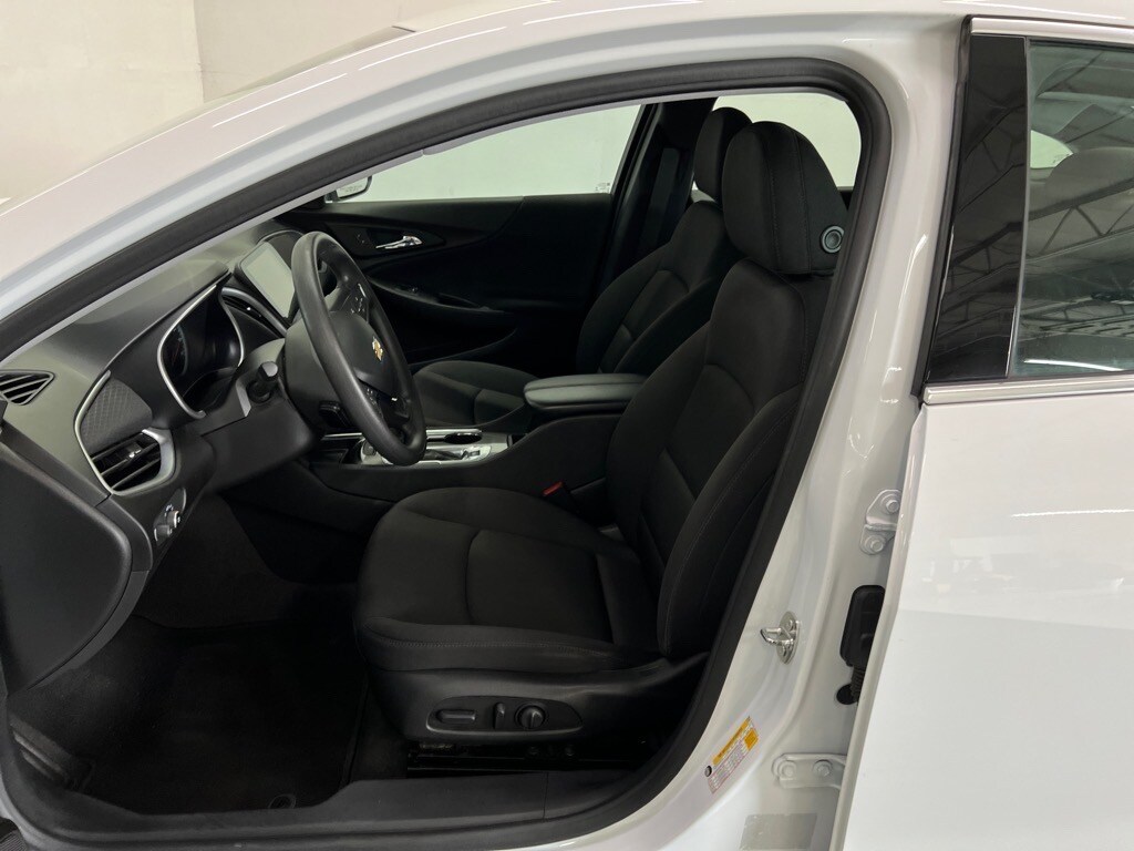 2023 Chevrolet Malibu 1LT photo 3