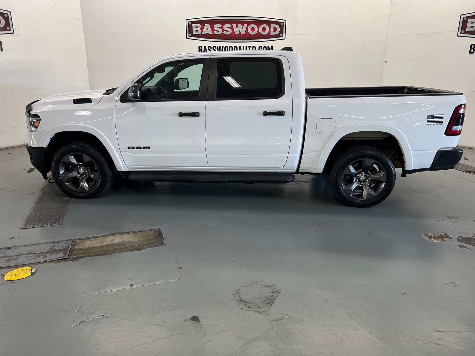 2023 RAM 1500 Big Horn/Lone Star 4x4 Crew Cab 5'7's photo